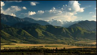 Пик Нурсултан (Комсомол) 4 376 - собственно вид с холмов близ Талгара. С Алматы выглядит совсем иначе. В этом году я поднялся на него 9-ый раз ;)