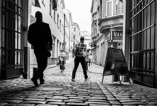 затолпились