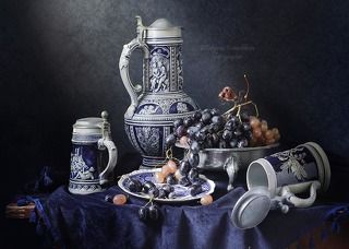 Натюрморт с синим виноградом в классическом духе