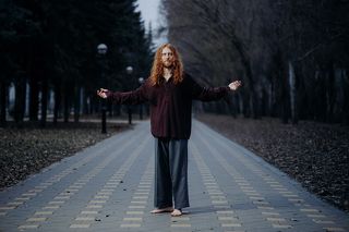 «Красная горка» 
Оглянувшись вокруг, вдруг вам будет явленно...
Что в каждом из нас есть та частица, без которой мир не устоит!