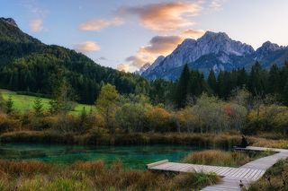 Из архива: небольшое озеро в Словении. Озеро называется Зеленцы (Zelenci), район Краньска-Гора (Kranjska Gora). Сентябрь 2019 года