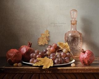 С виноградом и подсохшими гранатами