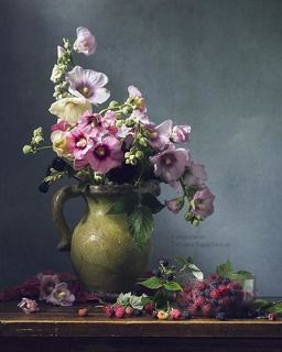 С мальвами и малиной