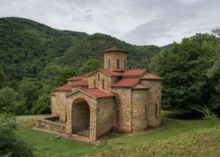 Северный храм служил кафедральным собором Аланской епархии в X—XIII веках нашей эры