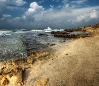 Стена древней верфи.