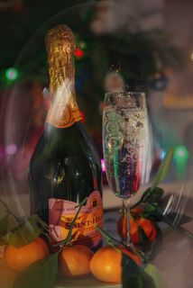 Новый год Шампанское бокал мандарины гирлянды