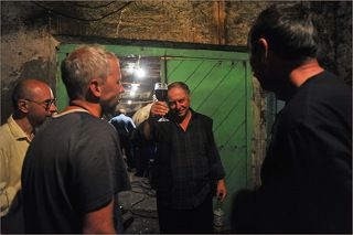 Годердзи Дваладзе, генеральный директор винзавода Рачули-Вино, где нас потчевали той самой настоящей Хванчкарой, а полицейский сам помогал разливать этот великолепный напиток, и был удивлён, что наш водитель не пробовал, но после слов \