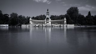 Great Pond of El Retiro b&w