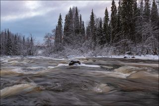 Бурные воды ноября на закате
