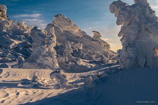 02 Ветер и солнце не успели разрушить снежно-ледовые творения затяжной непогоды…