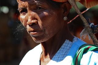 Бирманская женщина (о. Инле)