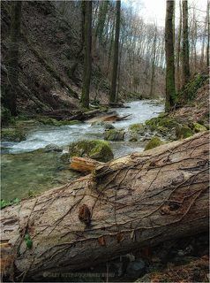 По ущелью к водопадам