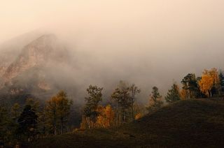Осенью, если повезет, здесь можно застать неплохие туманы.