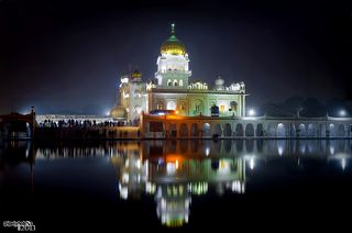 Гурутвара Бангла Сахиб, самый большой сикский храм Дели.