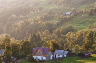 В объектив не рассмотрел шикарные качели внизу кадра. Обрезал немного, увы