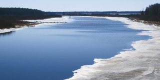 03 А здесь лёд создал великолепную оправу синей открытой воде