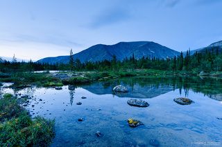 Ночной вид на Рисчорр и берег маленького озерца