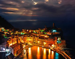 Классический, настолько истоптанный туристами вид на Вернаццу, что даже Сеня побрезговал оставить тут свое \