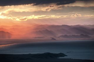 Озеро Уурэг Нуур.  Совершенно потрясающее по своему свету!