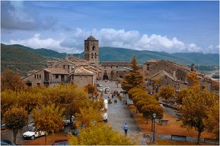 Арагон. Аинса. Средневековая деревушка в предгорьях Пиренеев.