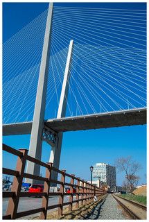 Красные машинки