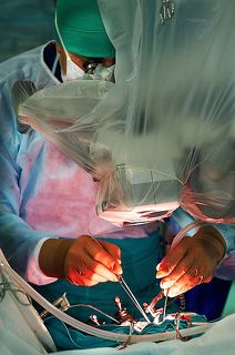 Руки нейрохирурга