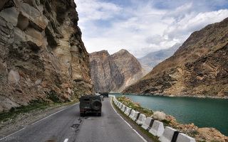 Русло р. Аварское Койсу, превратившееся в  водохранилище.