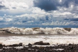 С утра были отличные волны, ровные, правильные. Отлично покатались.