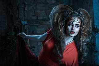 Модель: Марина Зуева http://vk.com/mariska_eva
Локация: Studio Dali
Платье: Hot Piter Style
Визажист: Светлана Полохина: http://m.vk.com/s.polohina
Стилист по прическе: Александр Шевчук: 
http://m.vk.com/alexstylist