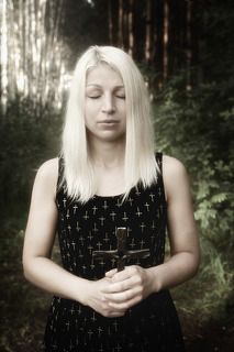 Кто-то в поисках истины пускается в различные приключения, попадает в ложь, обман и пустоту тьмы и зла… Он сдается разочарованным и пустым… А кто-то борется до последнего...