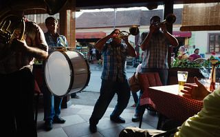 Цыганские оркестры на службе посетителей