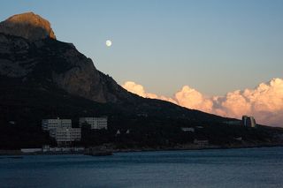 01 В тихий летний вечер облака берутся порой ниоткуда…