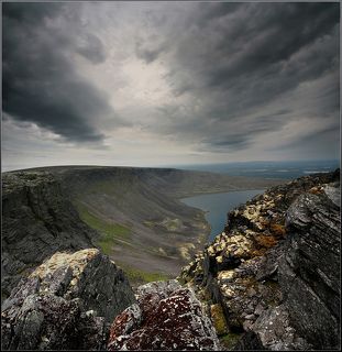 Озеро Раявръ, горы Ловозерские тундры.