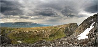 Вид на Ловозеро, горы Ловозерские тундры.