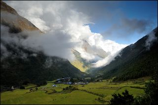 Облака над Ло, Манаслу трек