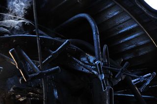 В будке машиниста, тепло (если конечно далеко от котла не отходить.) и интересно, загадочные вентили торчат над котлом.