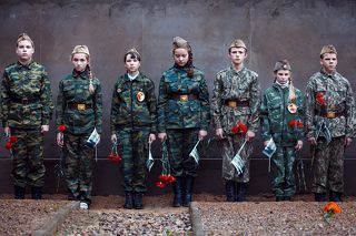 На захоронении останков советских солдат