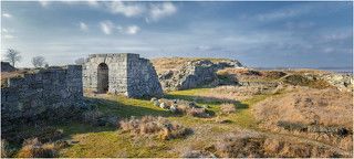 Пантикапей просуществовал достаточно длительное время. Около 1000 лет. Боспорское царство было известно во всем древнем мире, через его порт проходили многие торговые пути. Началом конца города стал 370-ый год нашей эры, когда на его земли вторгся могущественный народ гуннов. Противостояние затянулось на длительный период времени и длилось более века. Но, несмотря на все попытки греков отстоять свой город, они потерпели фиаско. И уже в 5-ом веке нашей эры, Боспорское государство было стерто с лица земли. А в дальнейшем – и с карты мира. Однако город продолжал жить, и, вскоре возродившись, превратился в крупный торгово-ремесленный центр Северного Причерноморья.