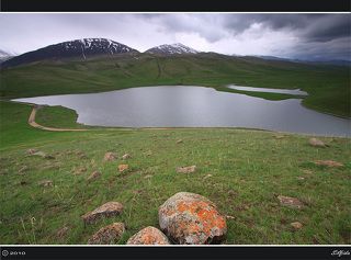 Окружённое горами.