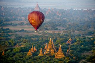 Воздушный шар над Баганом.