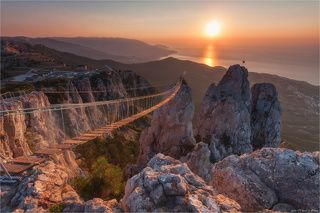 /Дорога к солнцу/
Крым, Ай-Петри, Зубцы. Рассвет.