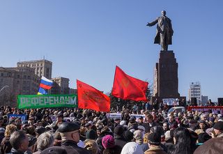 С высот почти заоблачных безмолвно взирает прошлое, без которого не будет будущего...