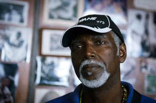 Музыкант.
Сыграли, спели, продали диски, сфотографировались и все за умеренную плату.