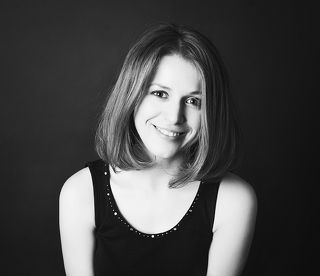 Ольга. Журналист и ведущая на телеканале «Тагил-ТВ».  Поступала в театральный институт, но не прошла второй тур - этап \