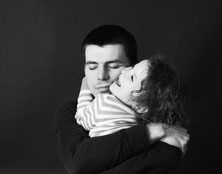 Сергей. По профессии нефте-газовый инженер, но предпочитает делать сладости, поэтому открыл свою кондитерскую.  Проводит тренинги по раскрытию своего таланта. Чтит культ семьи и семейных ценностей, отец двоих детей.