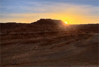 6:52. 
- А вот и солнышко!
- Хто здесь?