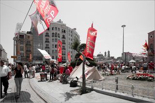 улыбки, танцы, песни. многие приходят с детьми...