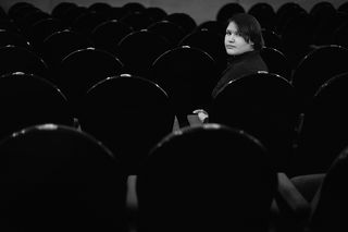 Сейчас Ане 18 лет. Она живёт в маленьком городе Пермского края - Оханске. Пять лет назад ей был поставлен страшный диагноз - саркома. В 2007 году была проведена ампутация ноги и сделан протез. Активной, жизнерадостной девочке пришлось снова учится ходить, завязывать шнурки, самостоятельно одеваться. Осталась мечта, казалось бы несбыточная - бегать по лужам, кататься на лыжах, велосипеде. Сделать мечту реальностью помогли жители Перми, которые за месяц собрали больше миллиона рублей на новый, современный протез. Сейчас Анна поет:
- Пускай мои ноги трясутся от холода, всё равно по городу пройдусь по всем лужам, ведь это так весело, ведь это так здорово!