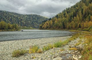 Река Томь, начало пути, осень в разгаре, погода не шепчет...