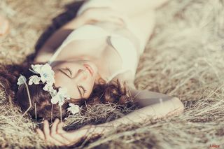 Фотографы - Lustre Art Group http://lustre.ua
Идея и стиль - Анна Григорьева https://vk.com/id8434257
Мейкапартист - http://vk.com/flyfay
Модель - Алла Обиремко http://vk.com/alla_obyremko